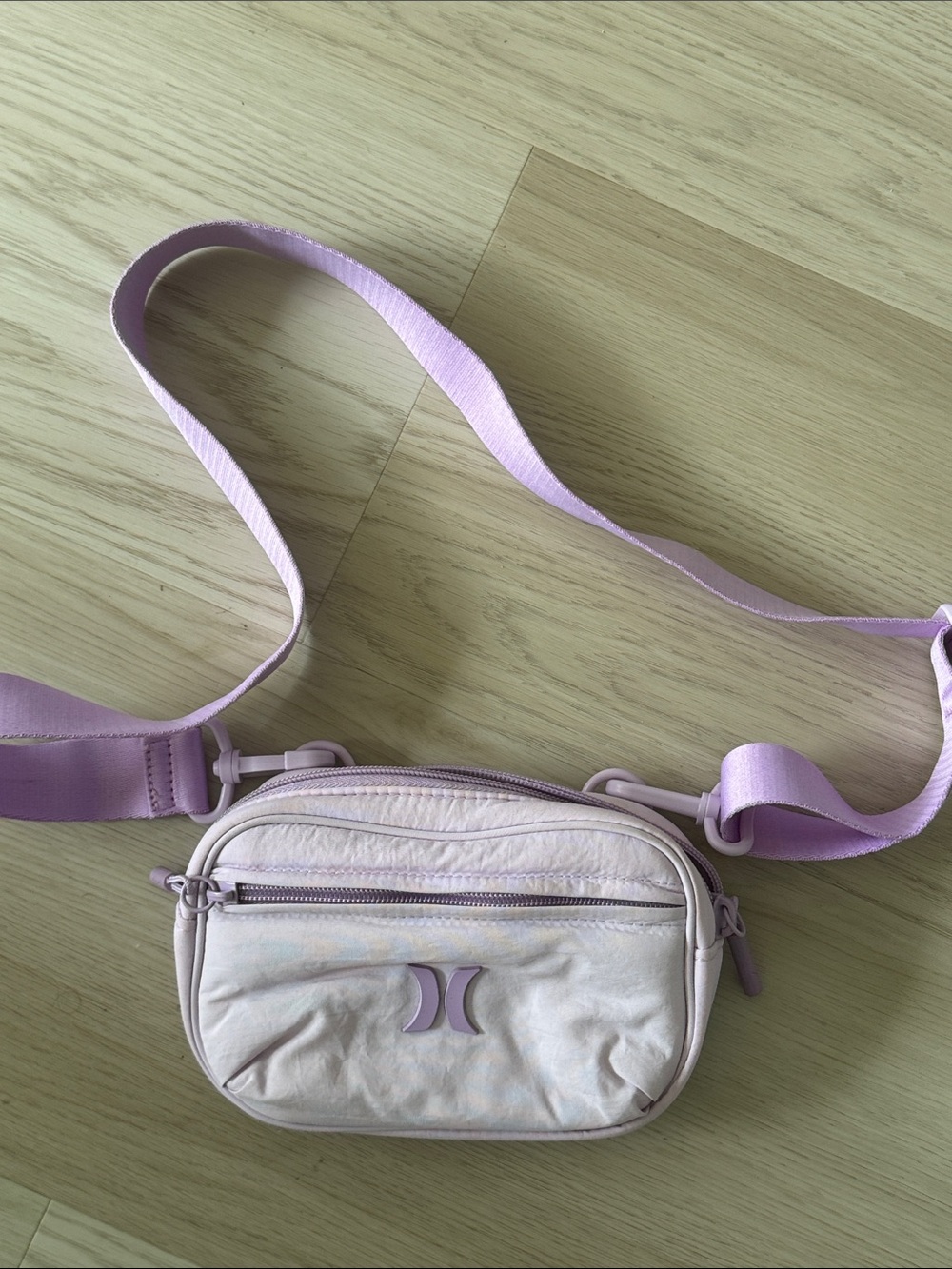 Lavender Hurley Convertible Crossbody Fanny Pack camera bag like new purple